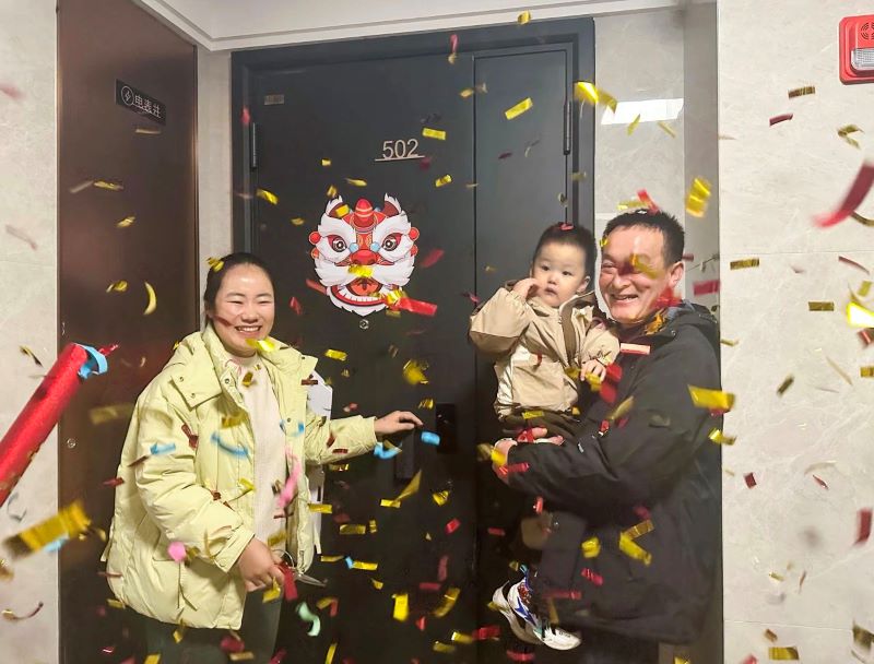 鳳城業(yè)主有驚喜，名著帶證交付——恒信·鳳城名著舉行“幸福起航，共赴美好”提前180天交房帶證交付儀式